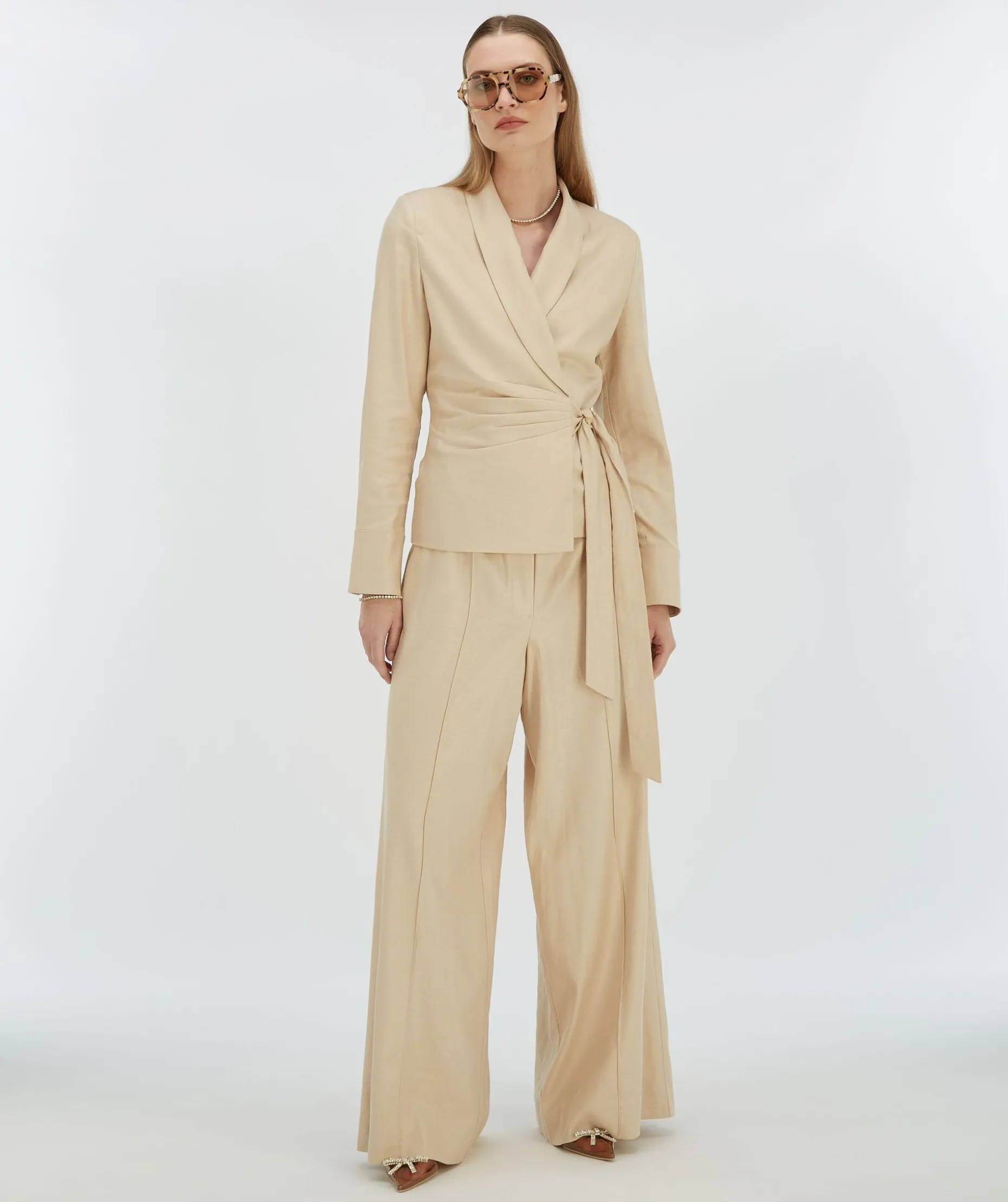 BENTHE fitted blazer met striksluiting - light sand