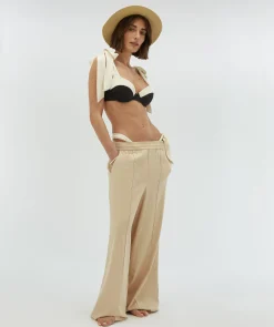 KALILA bikinitop met voorgevormde cups - black creme white