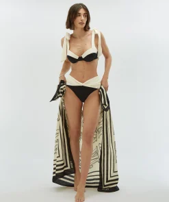 KALILA bikinitop met voorgevormde cups - black creme white