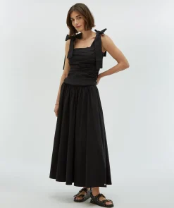 LIVY fitted top met strikbandjes - black